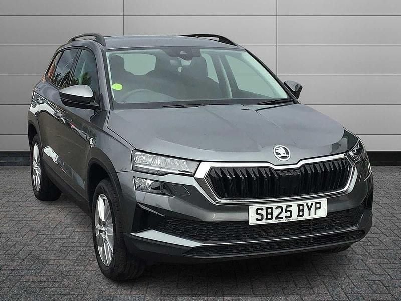 Graphite grey metallic New 2025 Skoda Karoq SE SUV | £24,995 (Super price) - Image 1/4