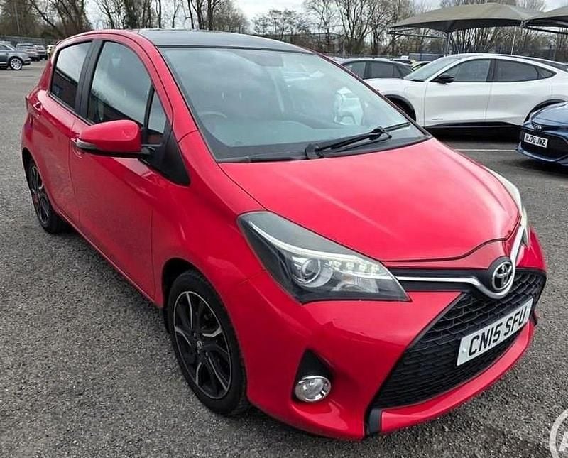 Used Toyota Yaris Sport 99 HP (72 kW) 2015 Red Hatchback