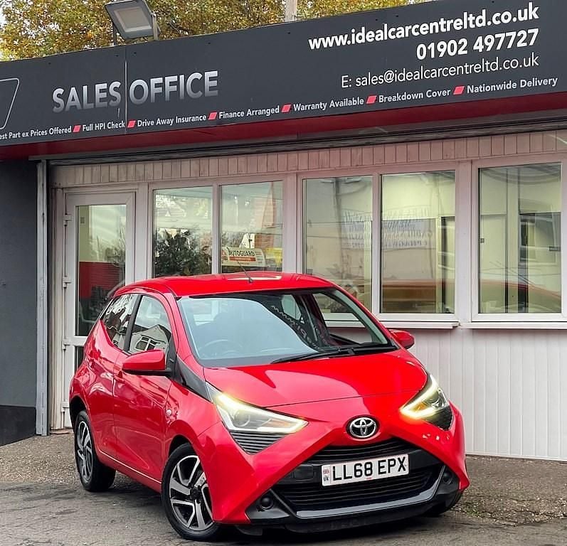 Used Toyota Aygo X-play 71 HP (52 kW) 2018 Red Hatchback