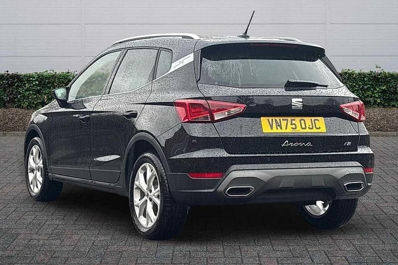 New Seat Arona SE Technology 2026 Mountain green with black roof SUV