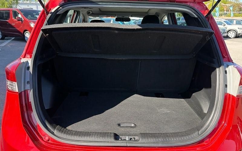 Used Hyundai ix20 Premium 116 HP (85 kW) 2016 Red Hatchback