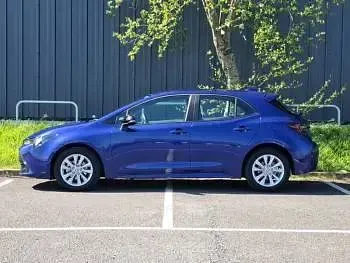 Used Toyota Corolla 140 HP (102 kW) 2025 Blue Hatchback