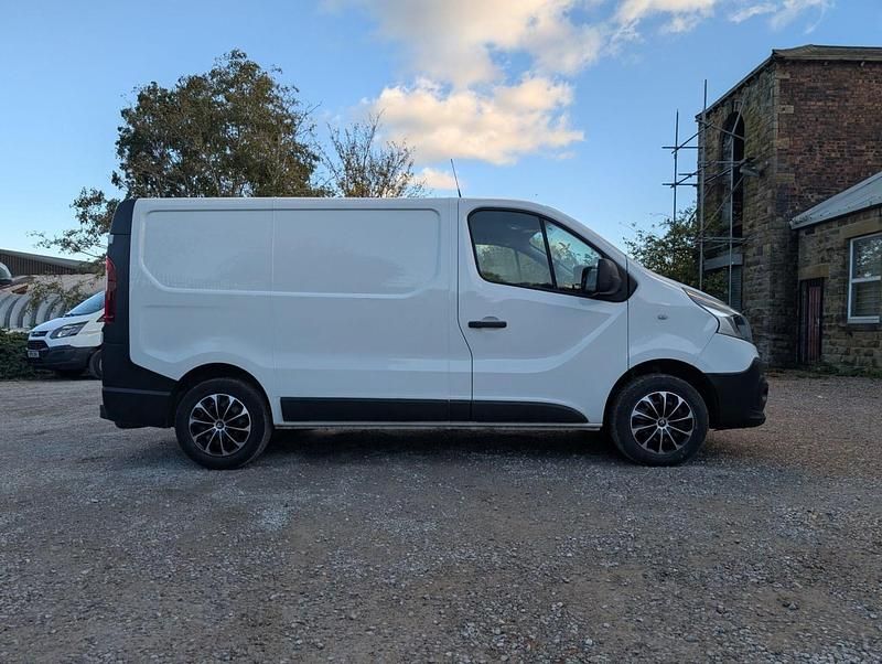 Used Renault Trafic Business 2018 White MPV