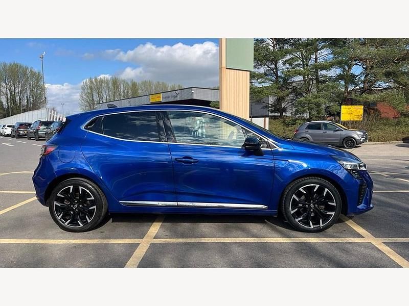 Used Renault Clio V Techno 90 HP (66 kW) 2024 Blue  Hatchback