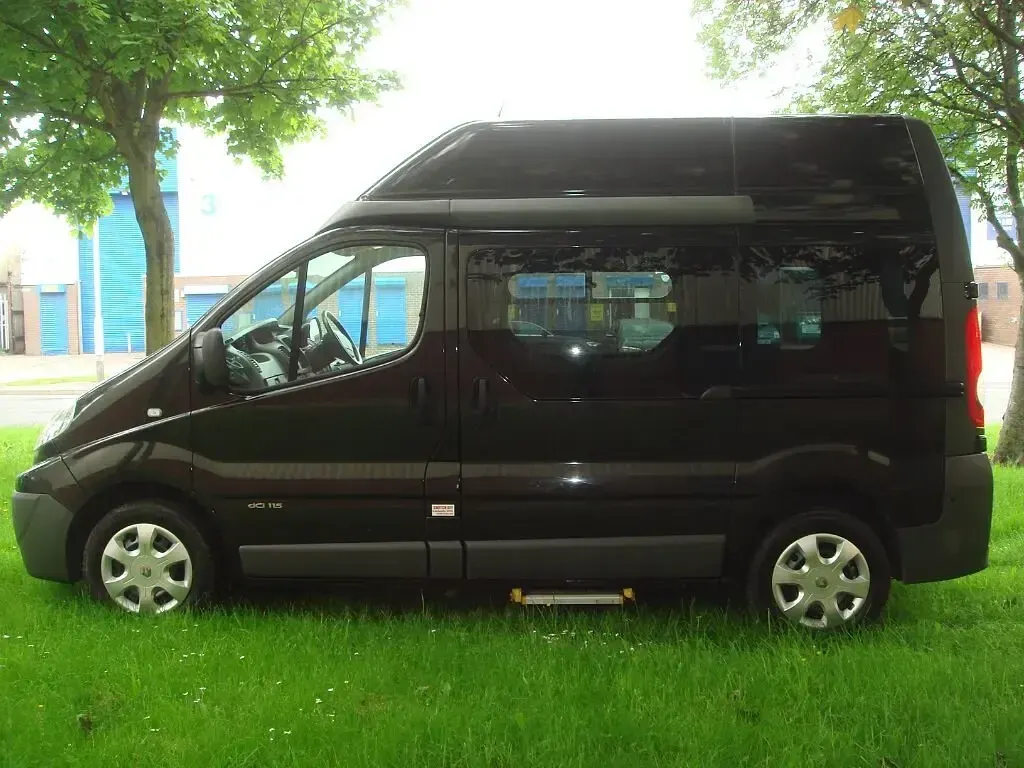Used Renault Trafic 115 HP (84 kW) 2011 Black MPV