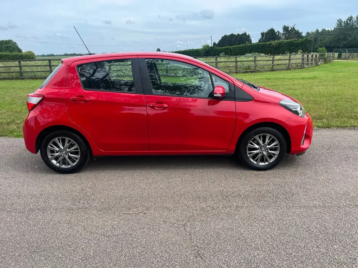 Used Toyota Yaris 2017 Red Hatchback