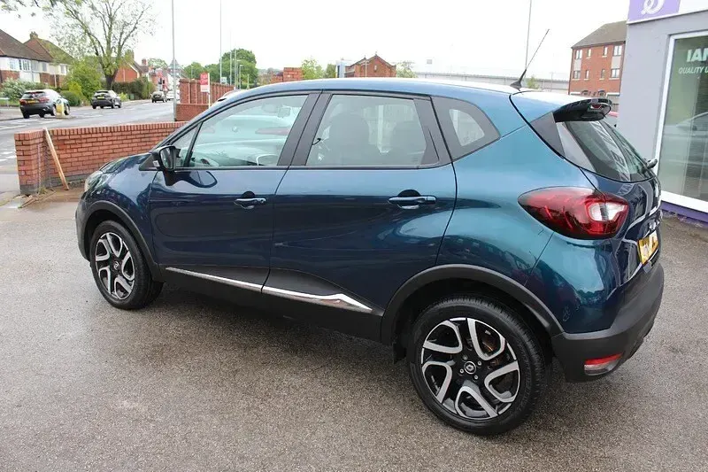 Used Renault Captur Dynamique 90 HP (66 kW) 2018 Blue SUV