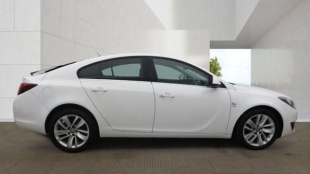 Second-hand Vauxhall Insignia SRi 163 CP (119 kW) 2015 Alb Hatchback