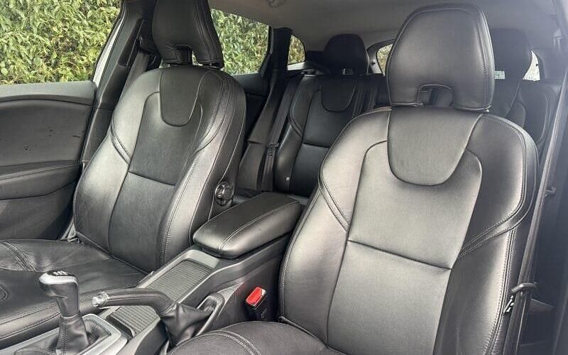Begagnad Volvo V40 Inscription 152 HK (111 kW) 2019 Halvkombi