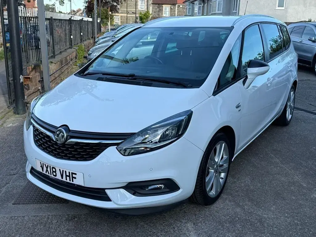 Used Vauxhall Zafira Tourer SRi 140 HP (102 kW) 2018 White MPV
