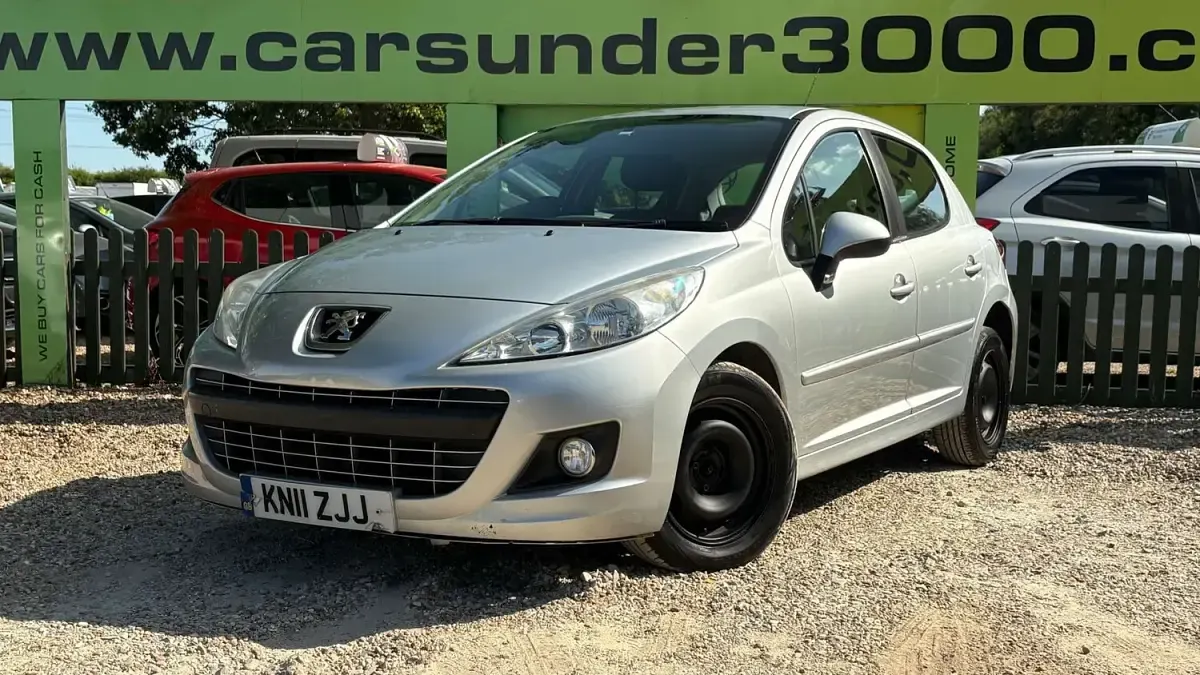 Used Peugeot 207 Active 95 HP (69 kW) 2011 Silver Hatchback