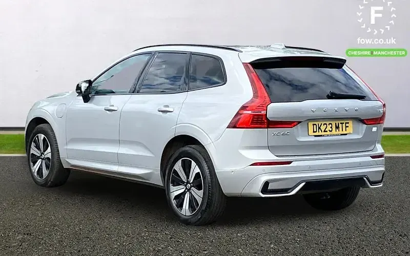 Begagnad Volvo XC60 Plus 349 HK (256 kW) 2023 Silver SUV