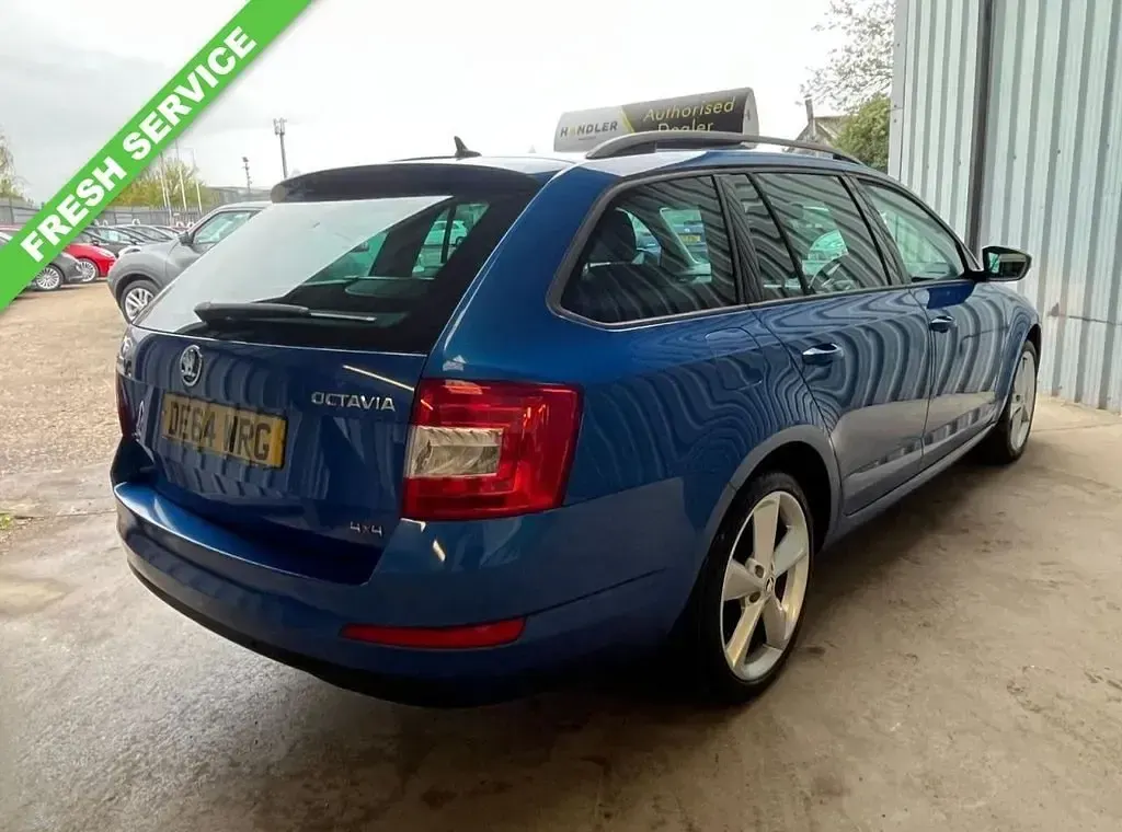 Used Skoda Octavia Elegance 184 HP (135 kW) 2014 Blue Hatchback