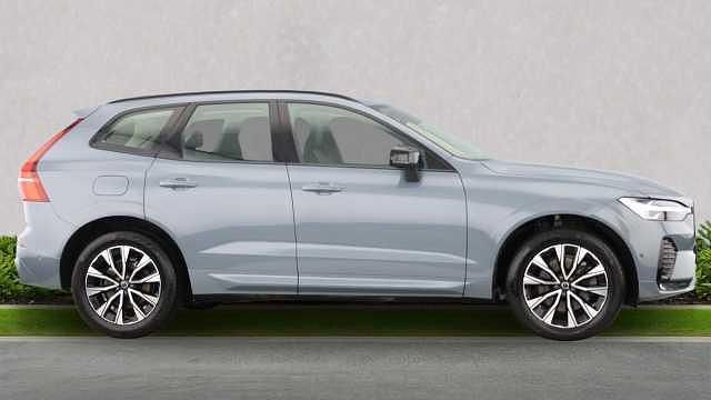 Usado Volvo XC60 Plus 197 HP (144 kW) 2023 Cinzento SUV