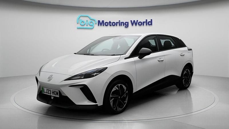 Used MG MG4 EV SE 150 kW (204 HP) 2023 White Hatchback