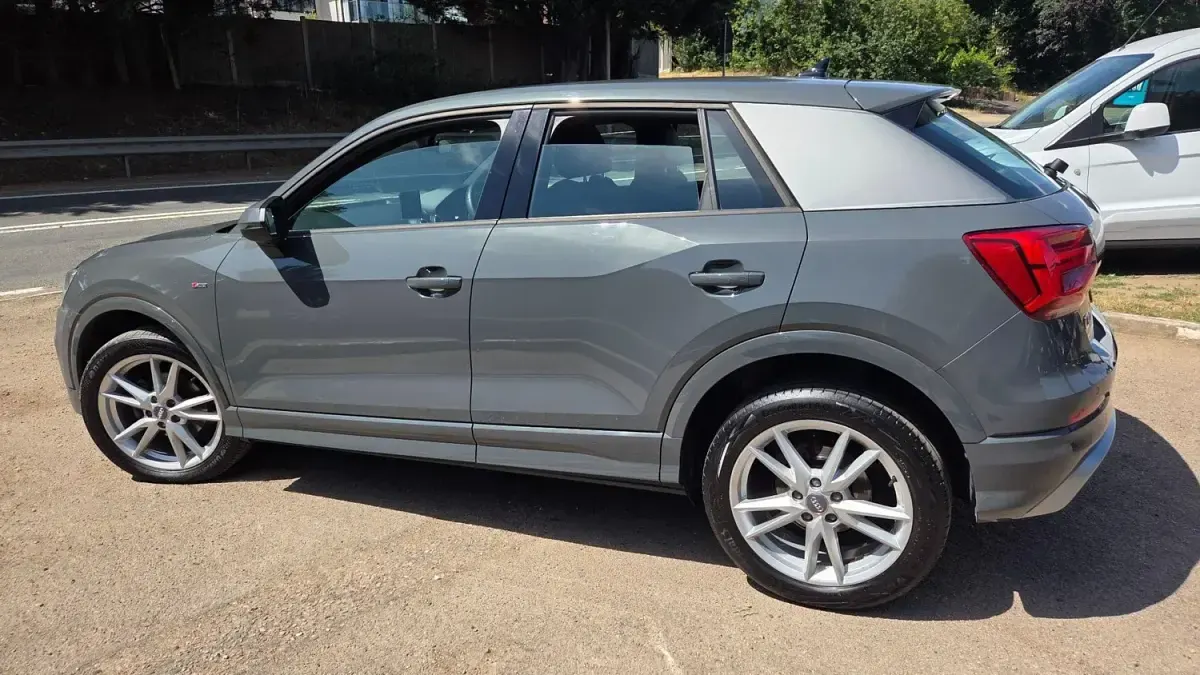 Usado Audi Q2 S-Line 150 CV (110 kW) 2019 Gris SUV