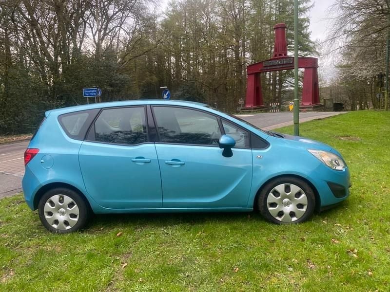 Blue Used 2011 Vauxhall Meriva MPV | £1,999 (Good price) - Image 1/4