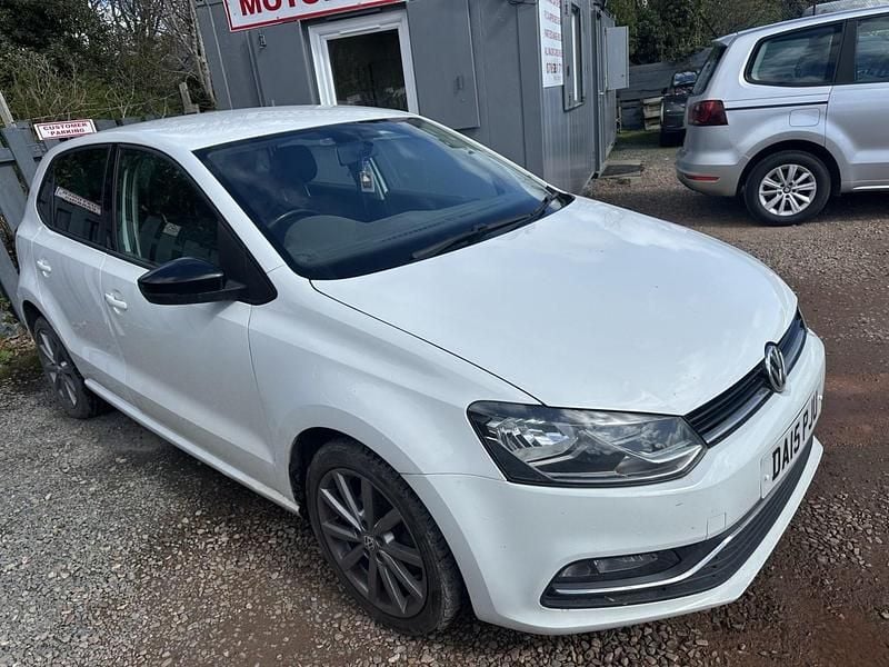 Begagnad VW Polo Design 90 HK (66 kW) 2015 Vit Halvkombi