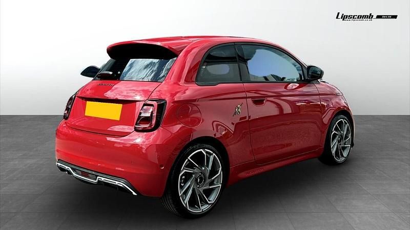 Ny Abarth 500e Turismo 112 kW (153 HK) 2026 Röd Halvkombi