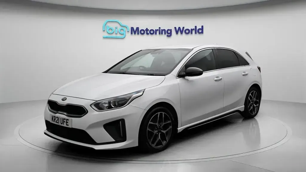 Used Kia Ceed GT-Line 158 HP (116 kW) 2021 White Hatchback