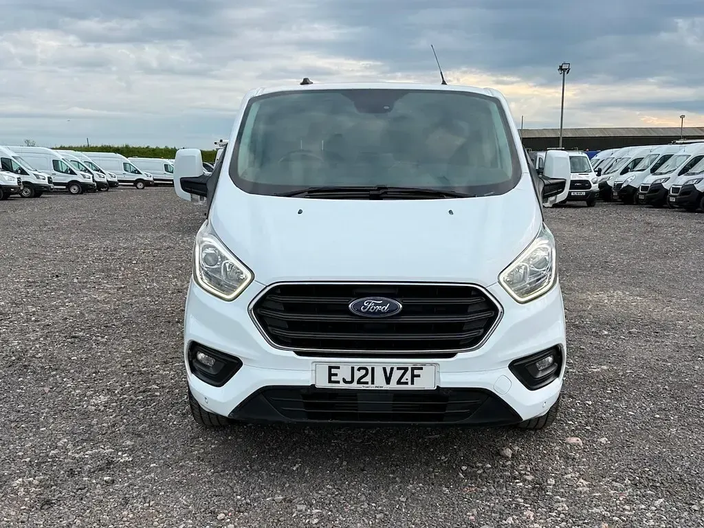 Used Ford Transit Custom Limited 170 HP (125 kW) 2021 White Van