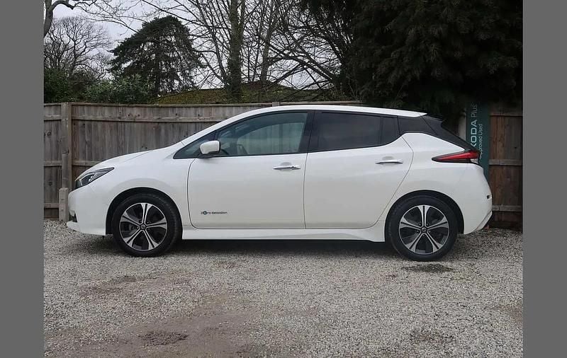 Used Nissan Leaf Tekna 110 kW (150 HP) 2018 White Hatchback