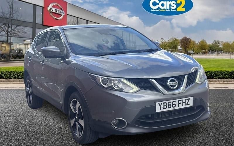 Grey Used 2016 Nissan Qashqai N-Connecta SUV | £8,191 (Good price) - Image 1/4