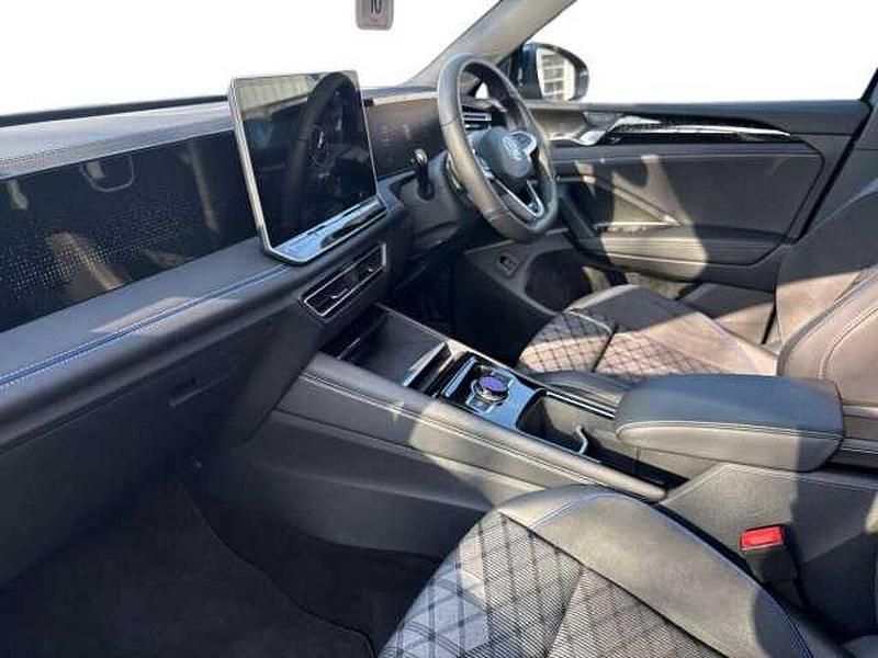 Used VW Tiguan R-line 272 HP (200 kW) 2025 Blue SUV