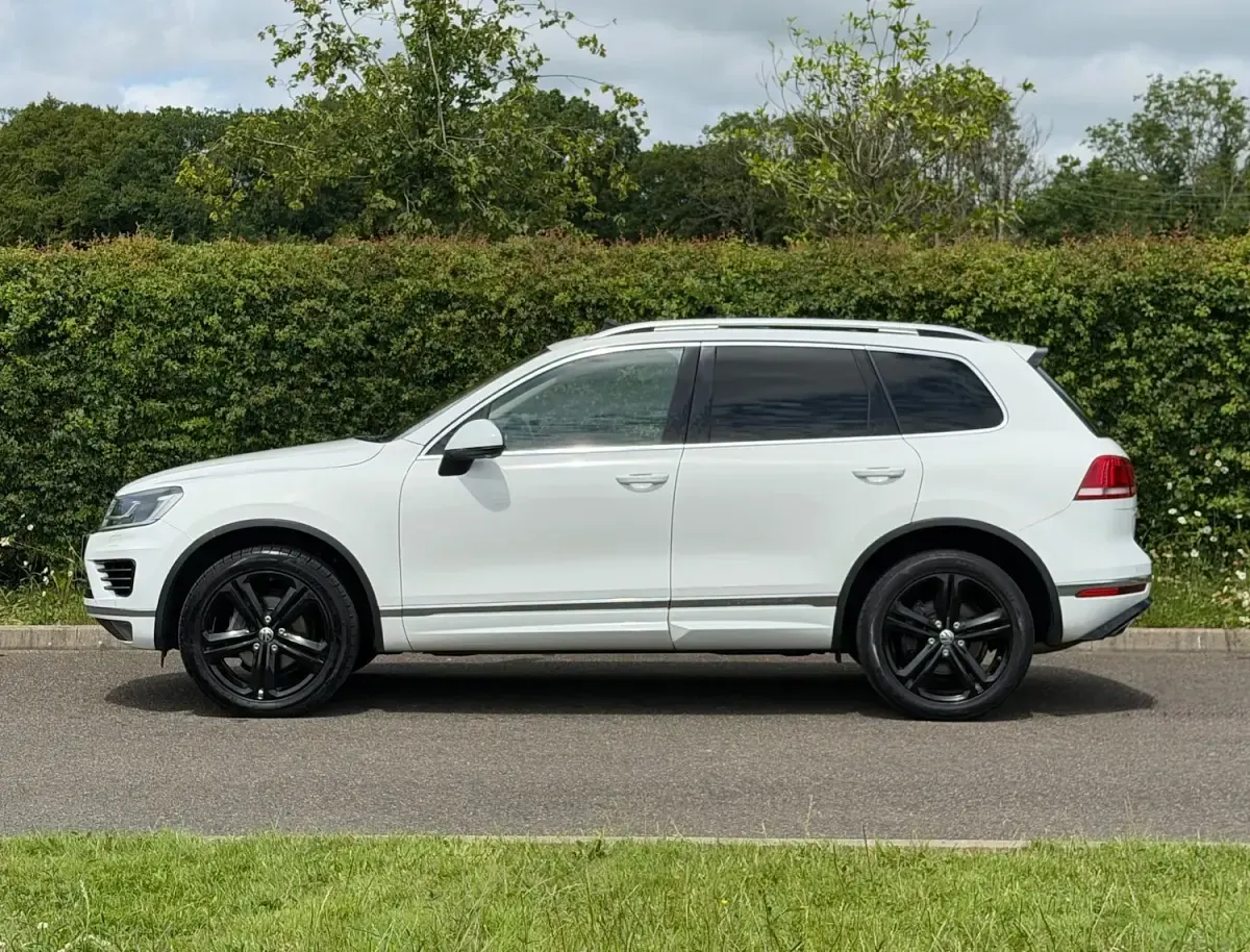 Used VW Touareg R-line Plus 262 HP (192 kW) 2017 White SUV