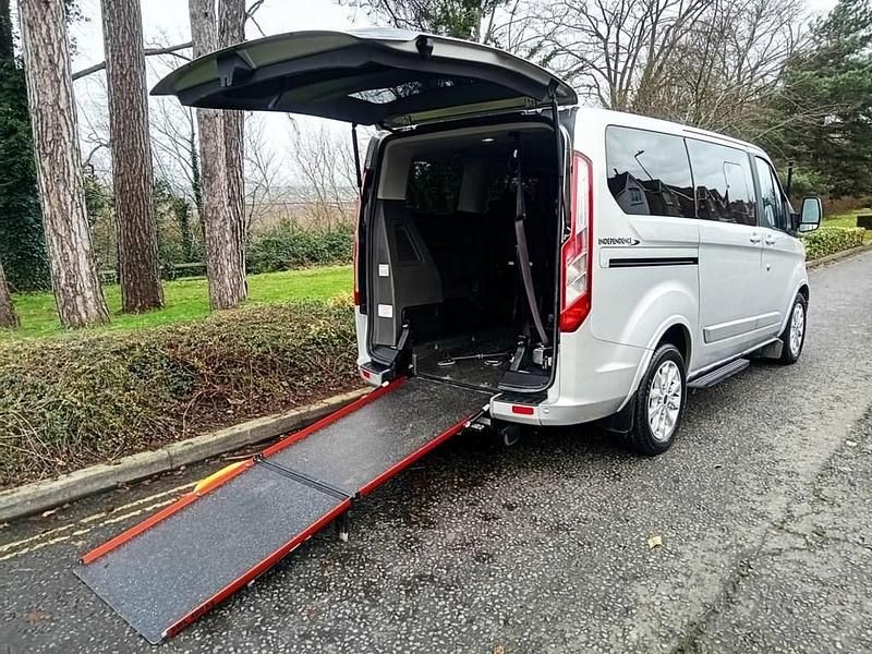 Used Ford Tourneo Titanium 130 HP (95 kW) 2020 Silver MPV