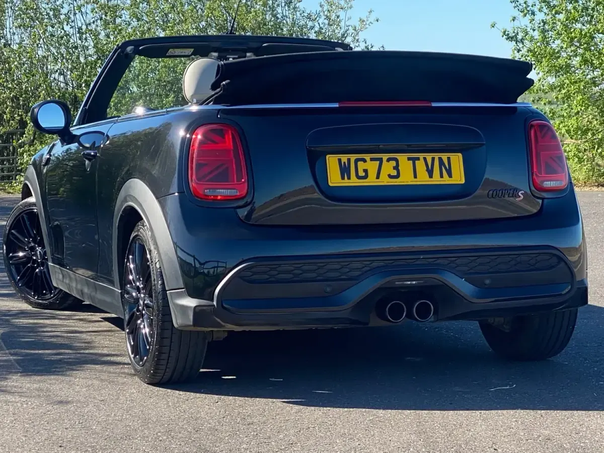 Używany Mini Cooper S Cabriolet Exclusive 2023 Czarny Kabriolet