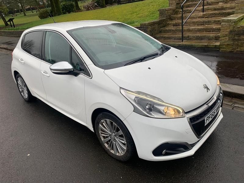 Used Peugeot 208 Allure 2016 White Hatchback