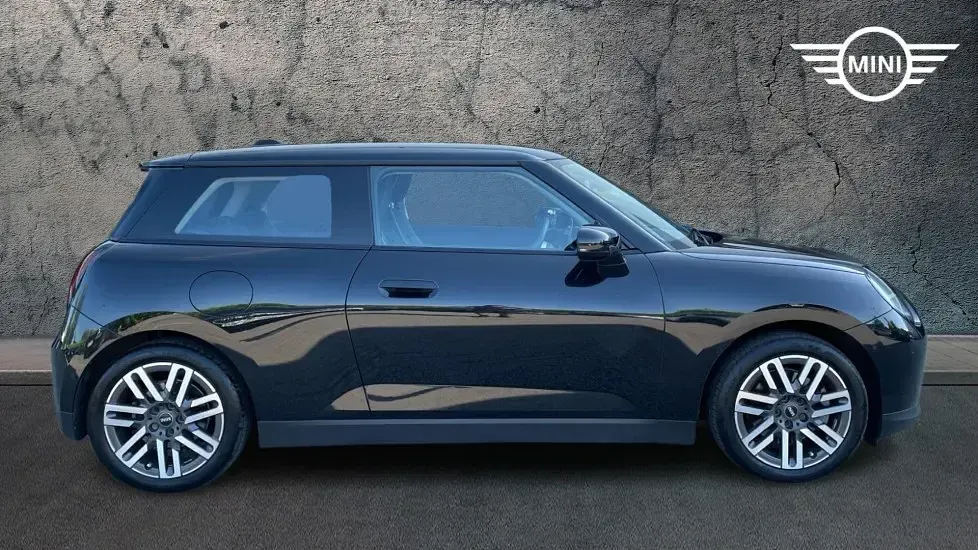 Used Mini Cooper Hatch 133 kW (181 HP) 2024 Black Hatchback