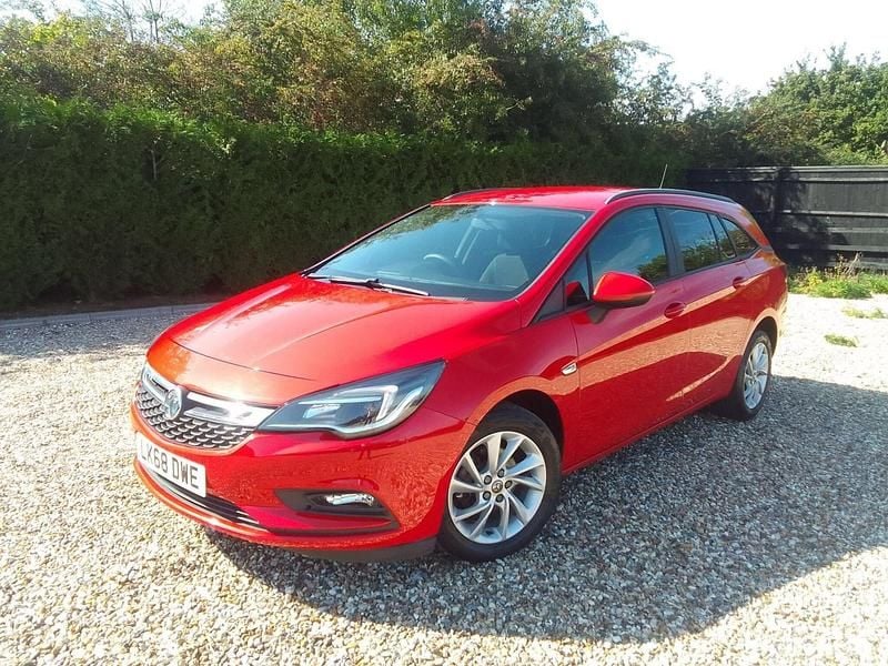 Red Used 2018 Vauxhall Astra Design Edition Estate | £8,695 (Fair price) - Image 1/4