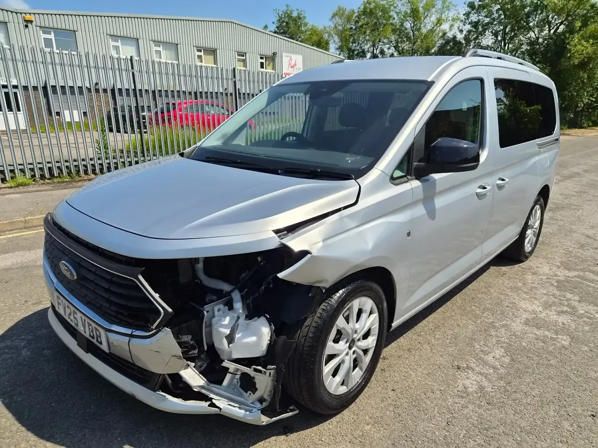 Used Ford Grand Tourneo Connect Titanium 122 HP (89 kW) 2025 Silver MPV