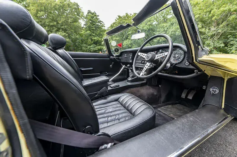 Used Jaguar E-Type 272 HP (200 kW) 1974 Yellow Cabriolet