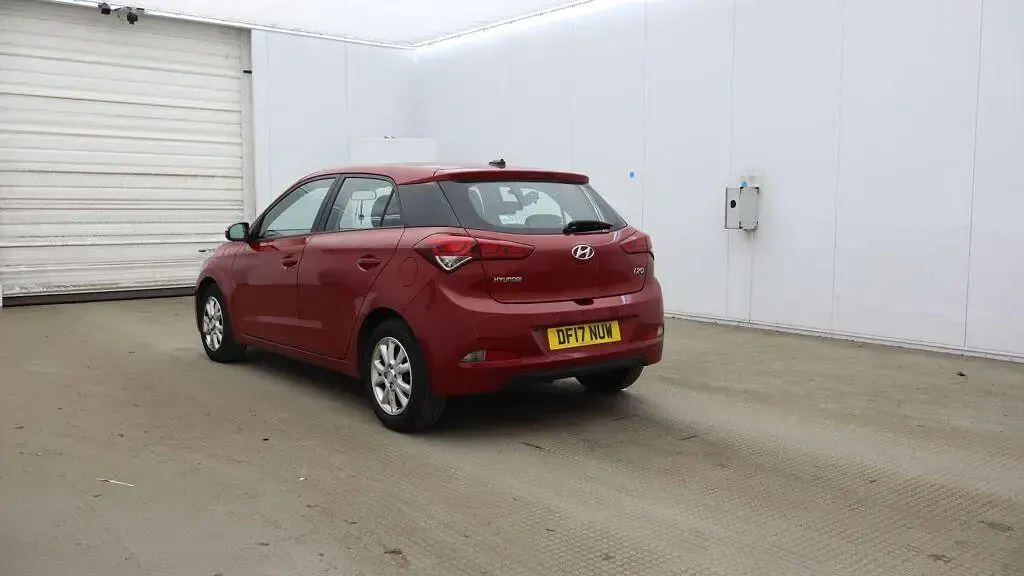 Used Hyundai i20 SE 84 HP (61 kW) 2017 Red Hatchback