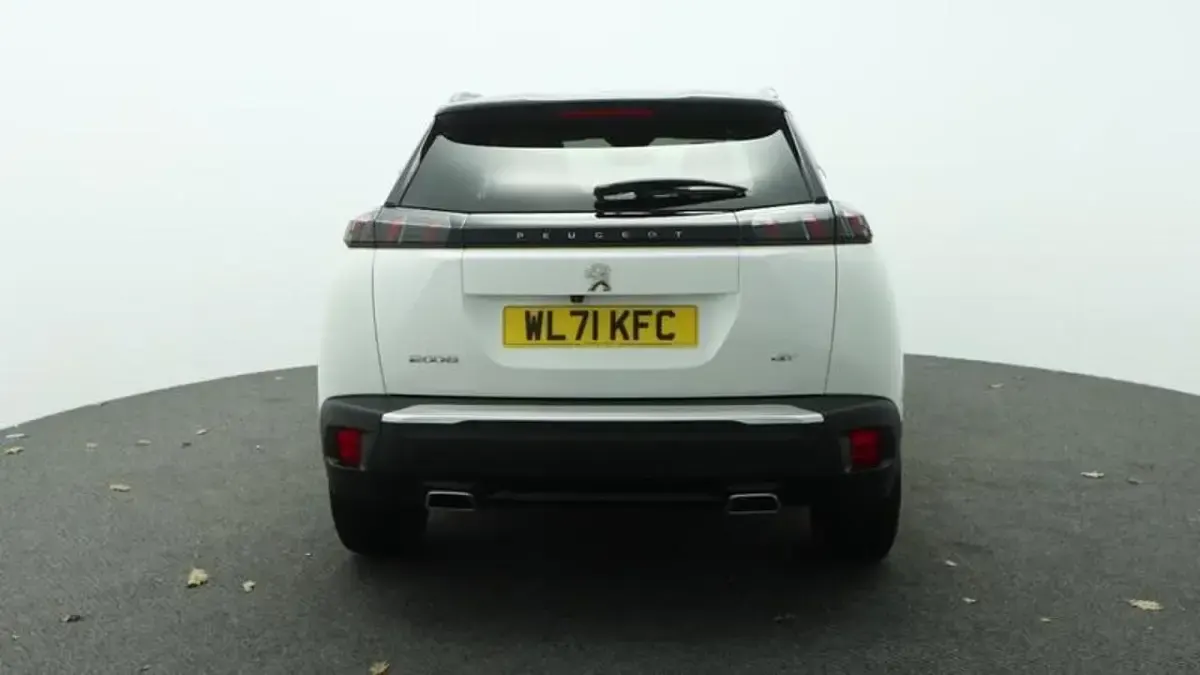Używany Peugeot 2008 GTi 129 KM (94 kW) 2022 Biały SUV