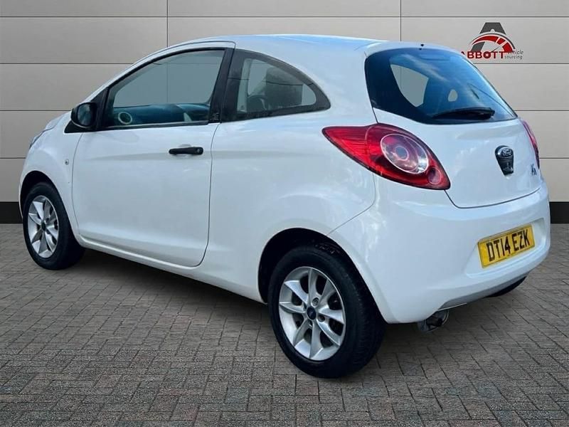 Usado Ford Ka Studio 69 HP (50 kW) 2014 Branco Citadino