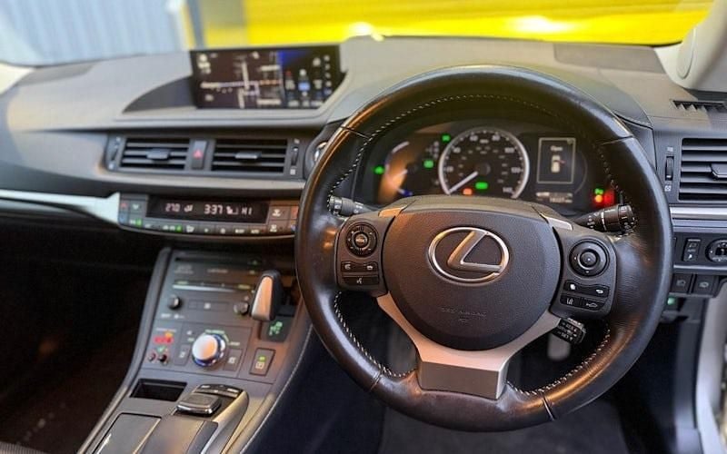 Used Lexus CT200h 136 HP (100 kW) 2017 Silver Hatchback