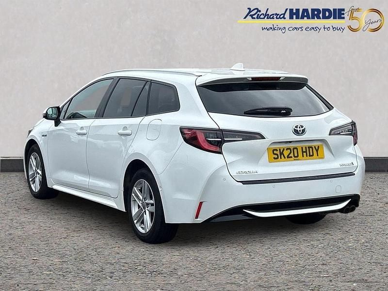Used Toyota Corolla 181 HP (133 kW) 2020 White Estate