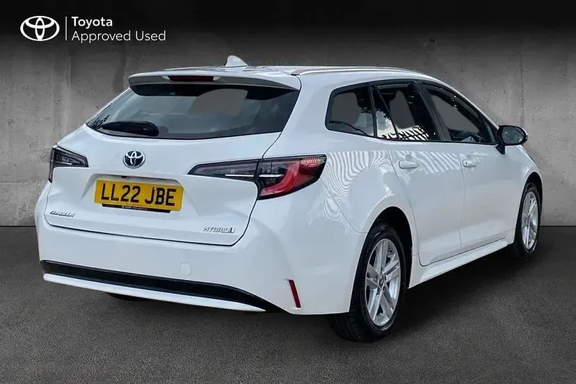 Used Toyota Corolla 120 HP (88 kW) 2022 White Estate