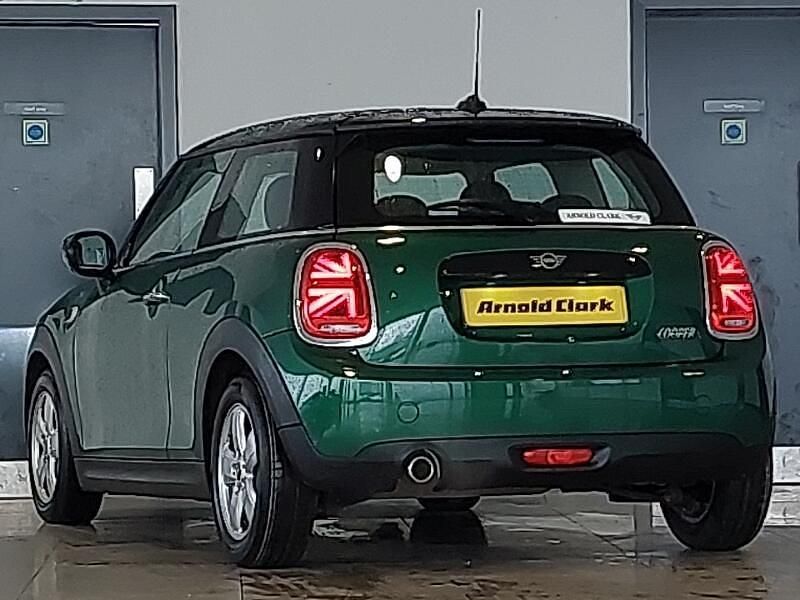 Usado Mini Cooper Classic 136 CV (100 kW) 2020 Verde Utilitario