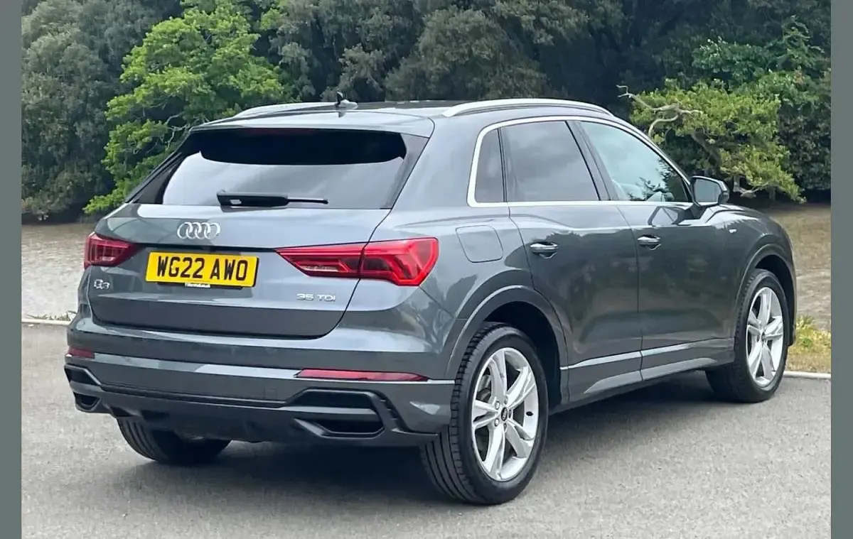 Używany Audi Q3 S-Line 150 KM (110 kW) 2022 Szary SUV