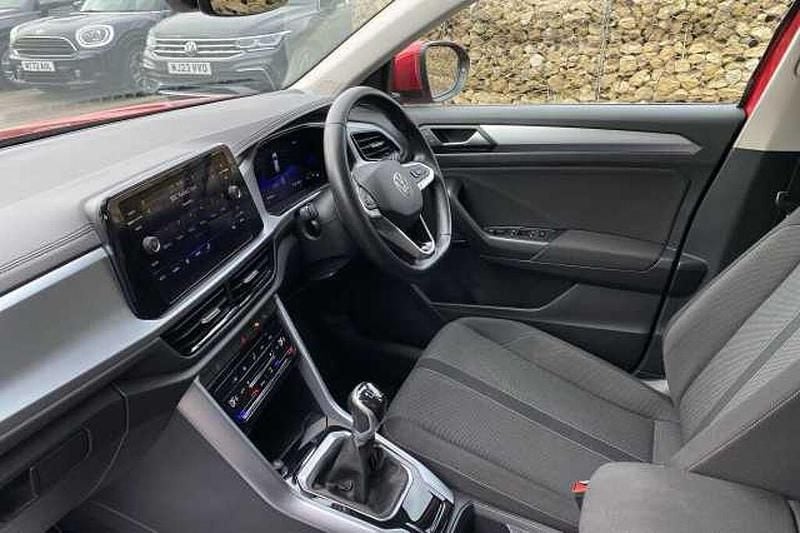 Used VW T-Roc Life 110 HP (80 kW) 2023 Red SUV