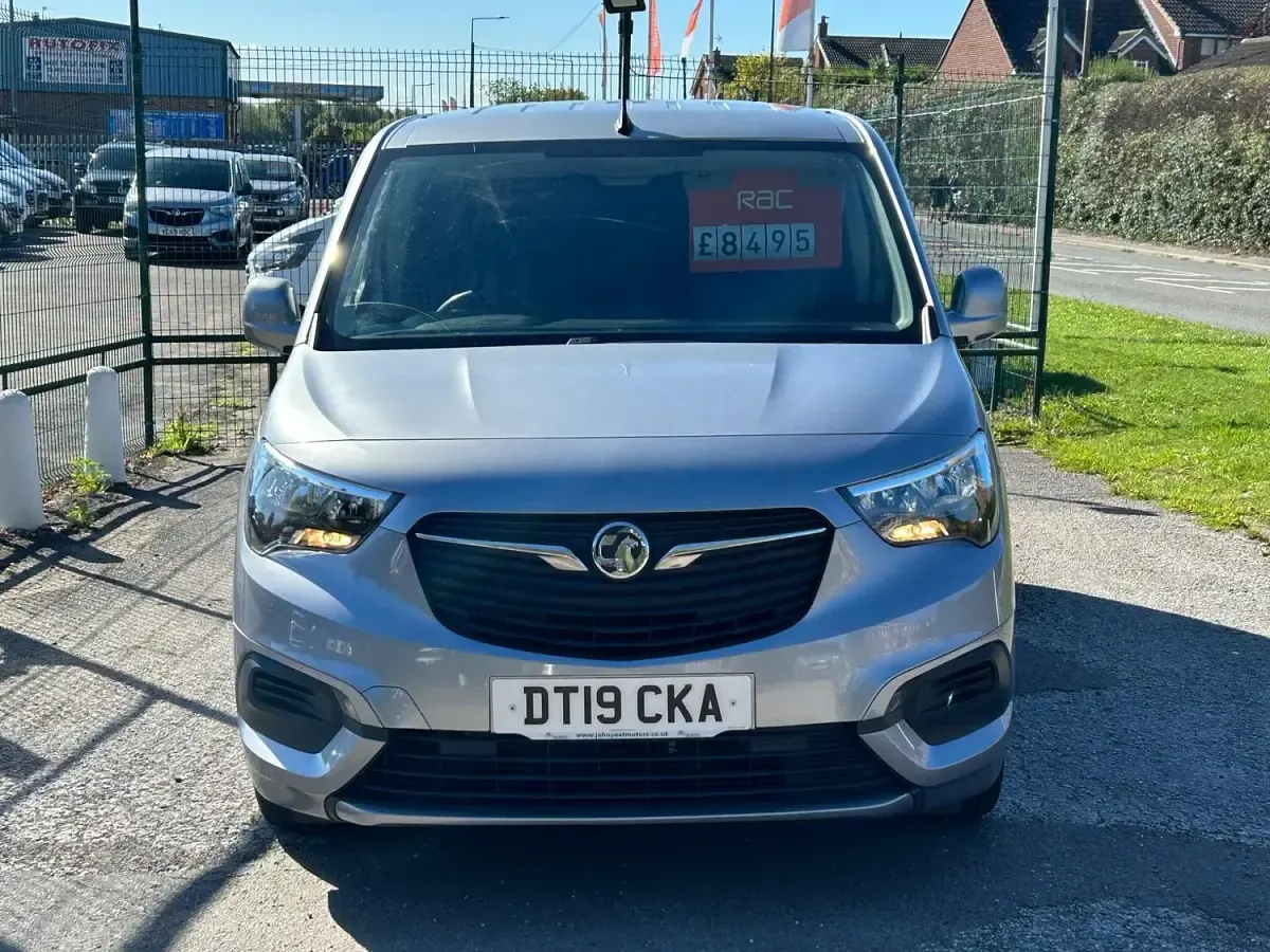 Used Vauxhall Combo Sportive 100 HP (73 kW) 2019 Grey MPV