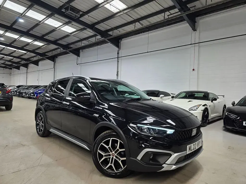 Usado Fiat Tipo Cross 130 HP (95 kW) 2022 Preto Citadino