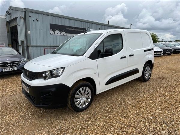 White Used 2019 Peugeot Partner MPV | £7,788 (Good price) - Image 1/1