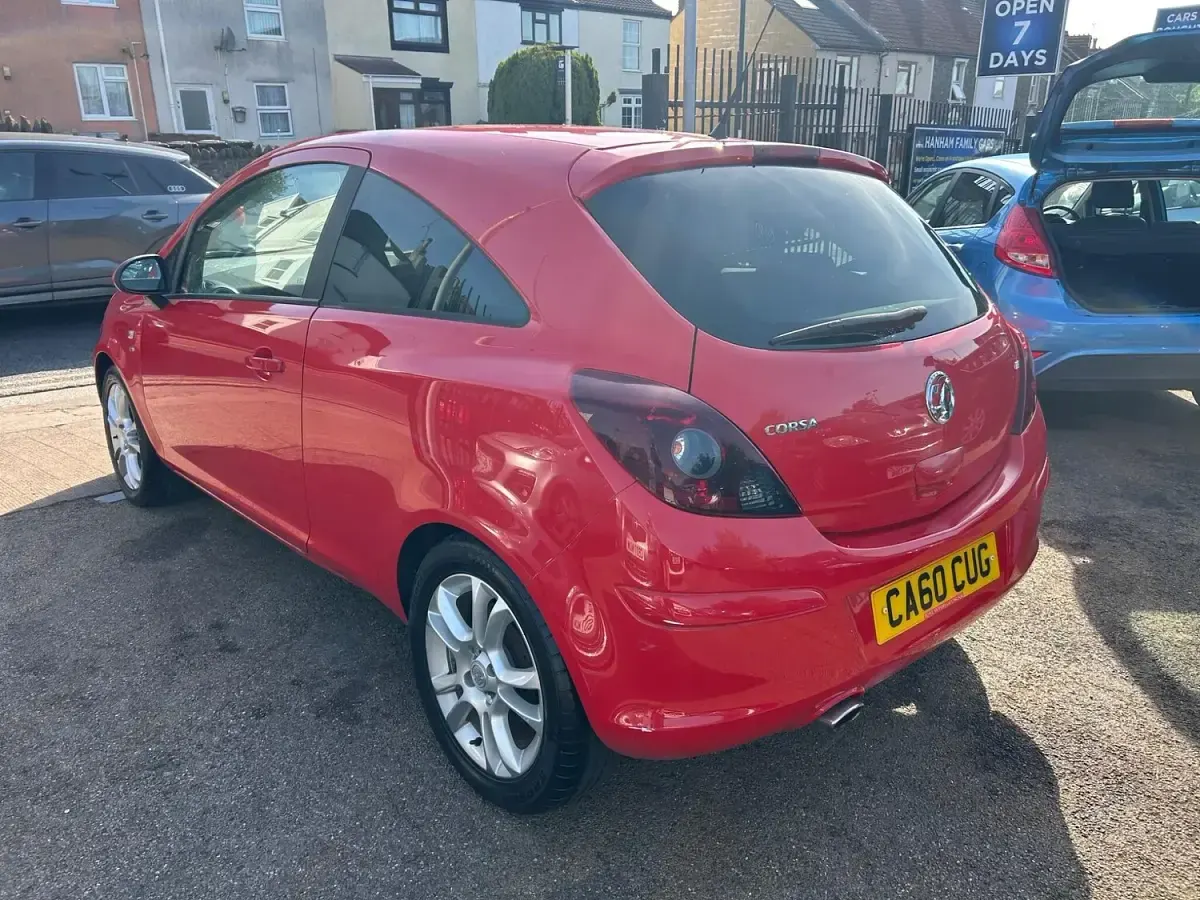 Used Vauxhall Corsa 100 HP (73 kW) 2011 Red Hatchback