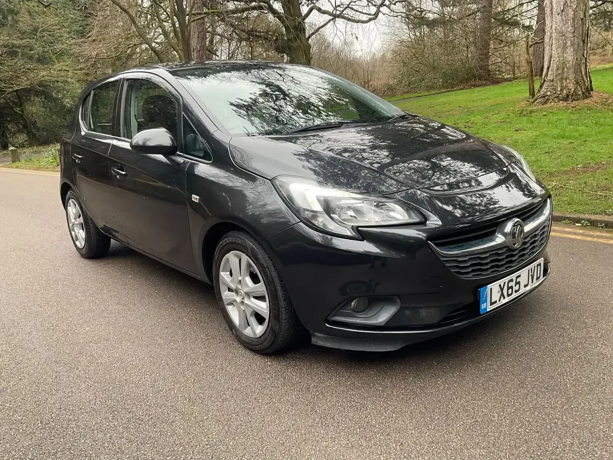 Usado Vauxhall Corsa Design Edition 95 HP (69 kW) 2015 Preto Citadino